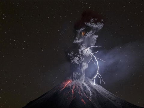 Реальная молния в вулкане